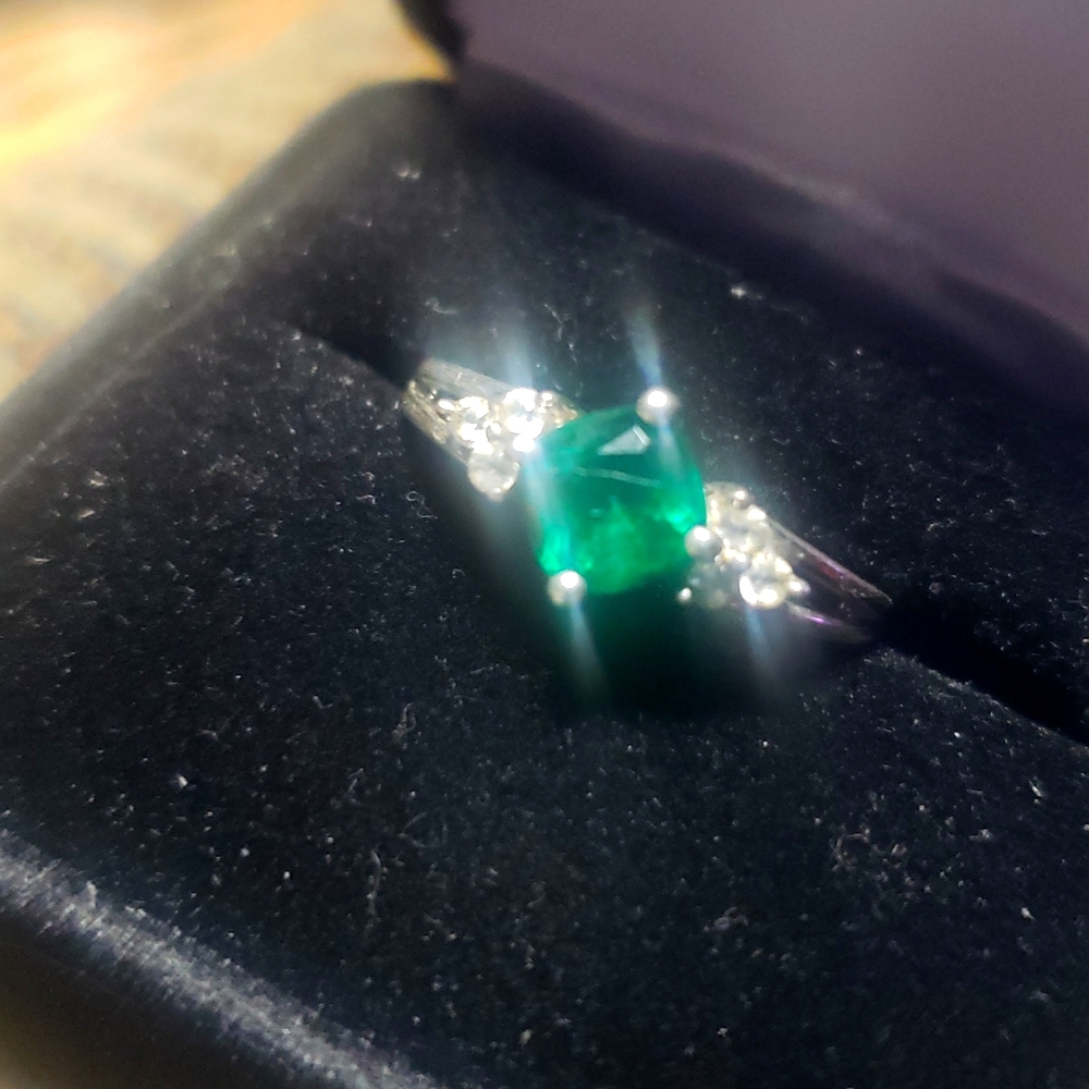 Beautiful emerald ring